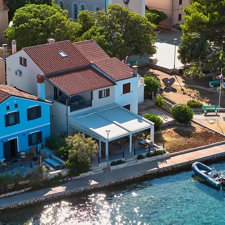 Casa Esempio *